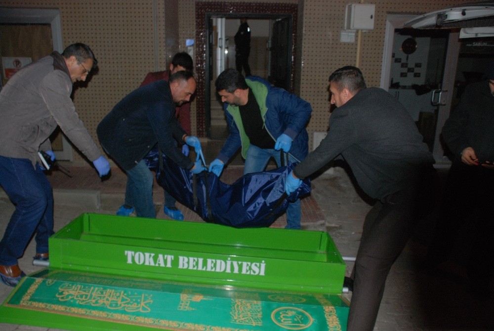Çocuğunu bıçakladıktan sonra canına kıydı 