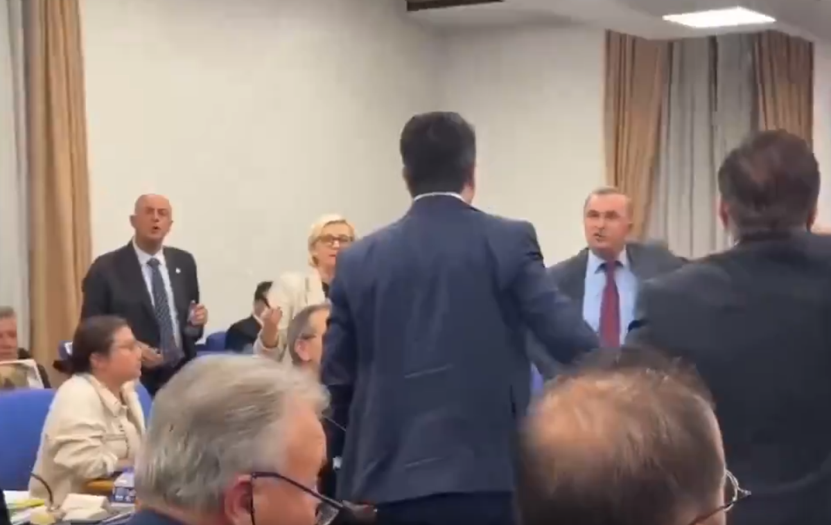 Çocuğunu köpeklerin parçaladığı adamı kovmuştu! Köpek duyarı kasan CHP’li av kulübüne üye çıktı!