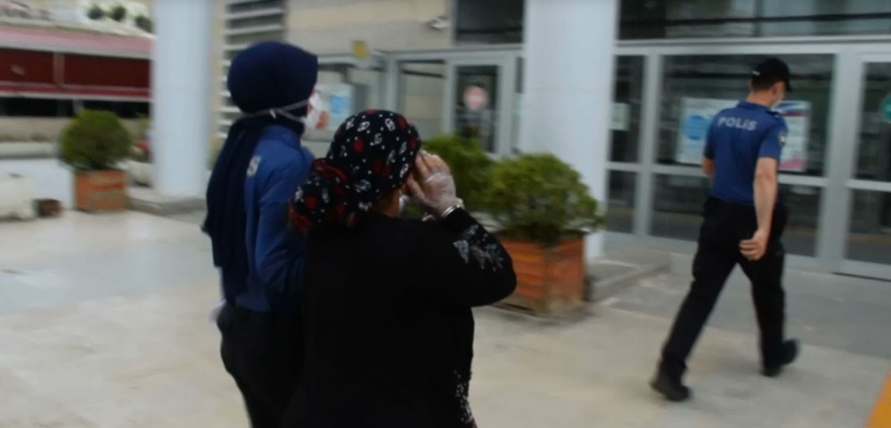 Çocuğunu kullanarak hırsızlık yapan kadın yakalandı 