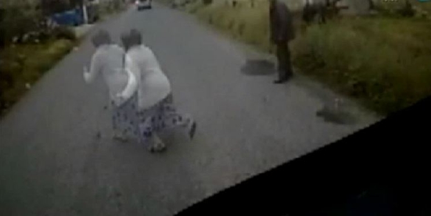 Çocuğunu kurtarmak isterken...!