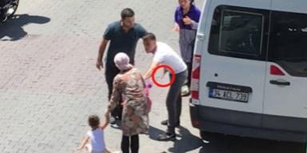 Dehşet anları! Çocuğunun gözü önünde bıçak çekti