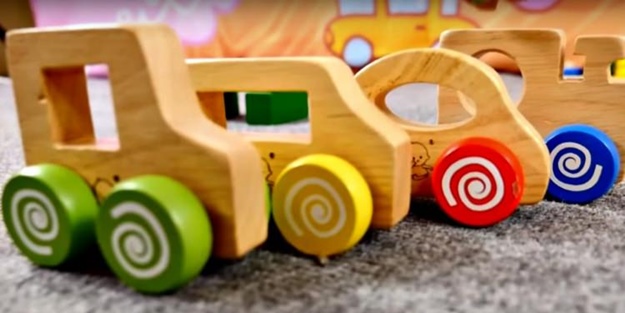 Çocuğunuz için tahta oyuncakları tercih edin!
