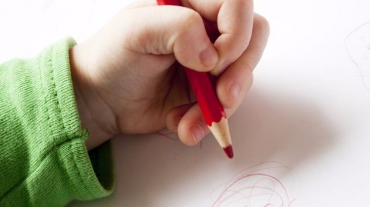 Çocuğunuz sol elini kullanıyorsa aman dikkat!