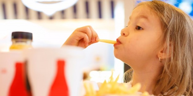 Çocuğunuza sakın bunları yedirmeyin!