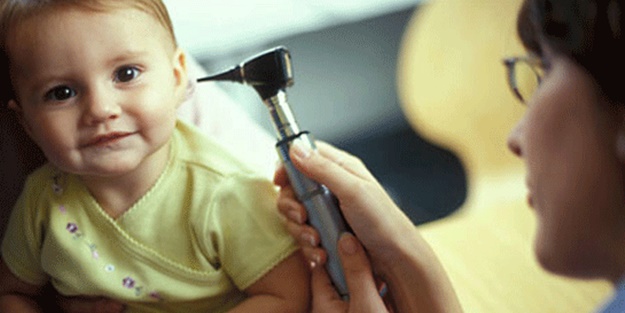 Çocuğunuzdaki kulak kaşıntısının sebebi nedir ? iltihap olabilir!