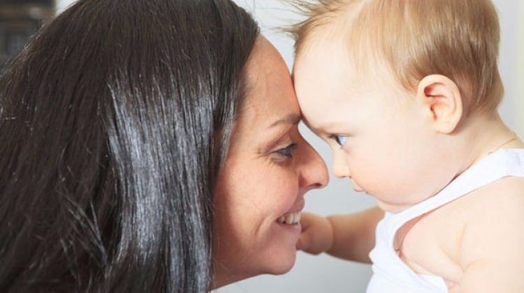 Çocuğunuzu dinlerken göz teması kurun!