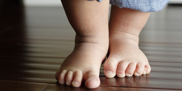 Çocuğunuzun ayağına patates koyarsanız...