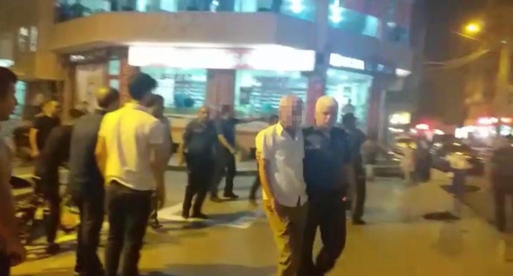 Çocuğuyla birlikte kahveyi bastı 