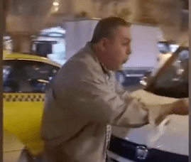 Çocuk, aracına kustu diye taksi şoförü insanlıktan çıktı