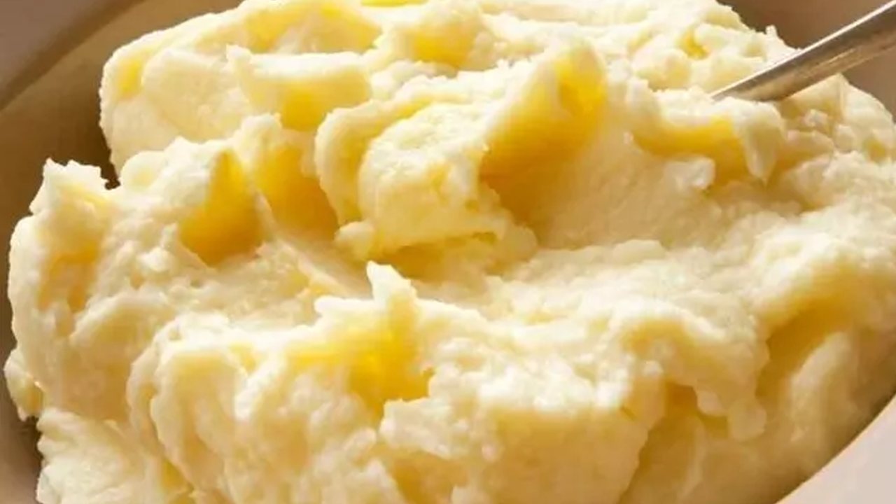 Çocuk doktoru uyardı: Bebeğinize sakın patates püresi yedirmeyin!