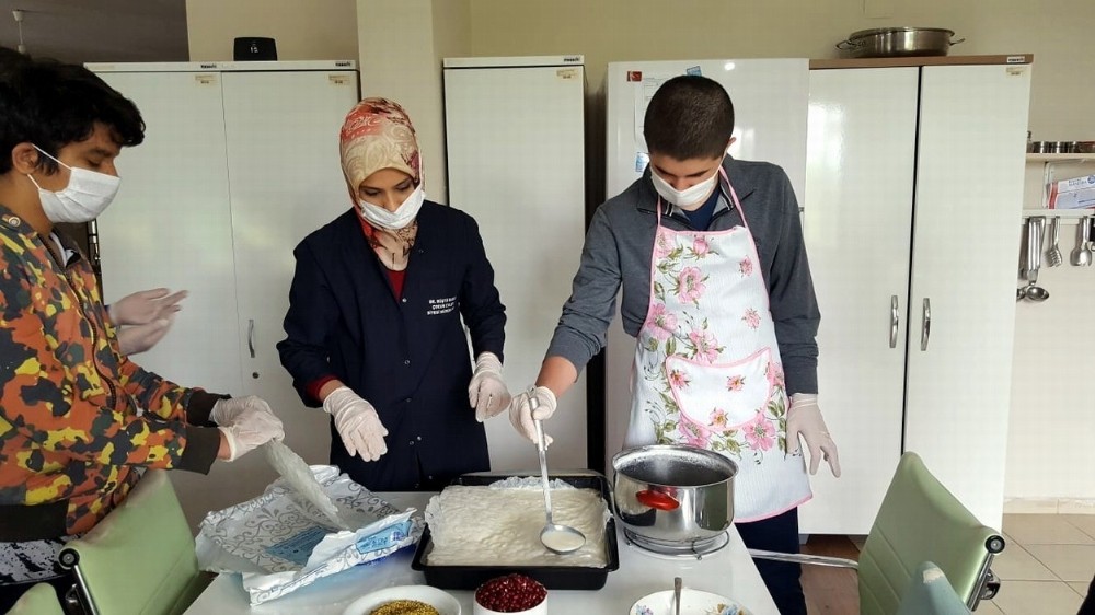 Çocuk evinde güllaç şenliği 