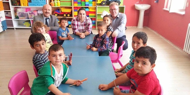 Çocuk gülerse dünya güler