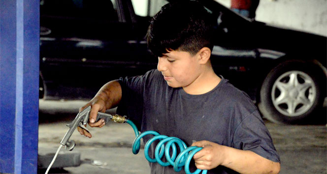 Çocuk işçiler 23 Nisan'ı çalışarak geçirdi