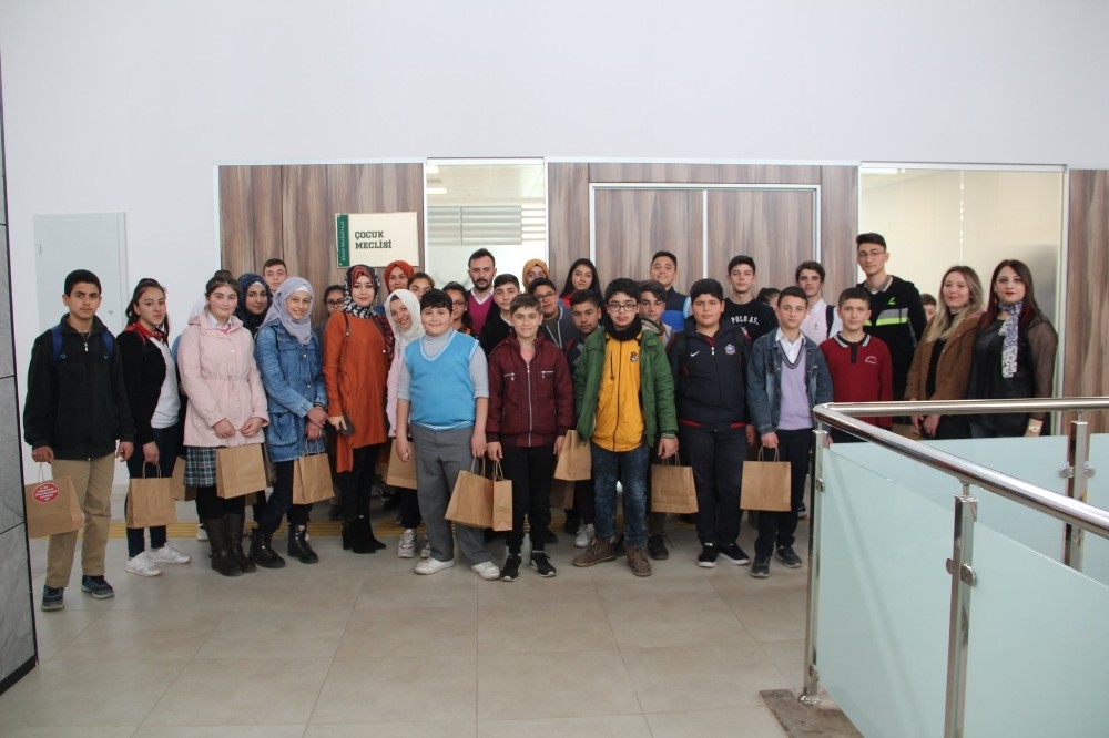 Çocuk meclisi liderleri seçildi 