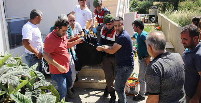 Çocuk odasında elleri ve ayakları bağlı asılı halde bulundu