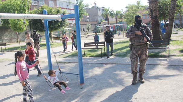 Çocuk parkından uyuşturucu fışkırdı