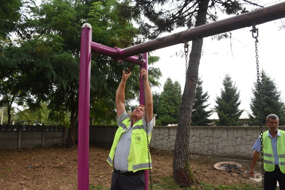 Çocuk parkları tek tek onarılıyor 