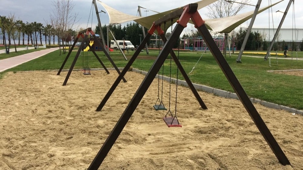 Çocuk parkları yaz sezonuna hazırlanıyor 