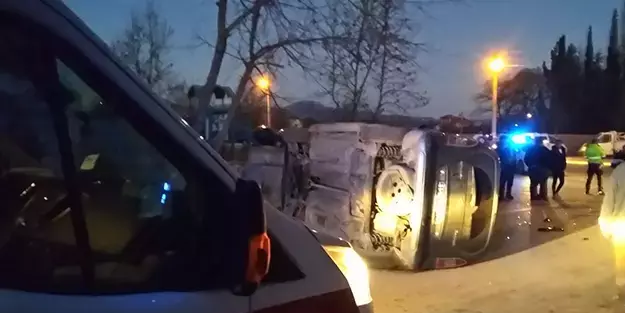 Çocuk sürücü kaza yaptı! 2 kişiyi...