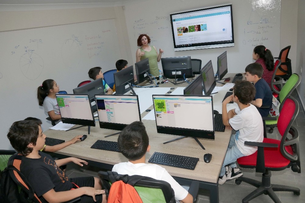 “Çocuk Teknoloji Evi” yeni öğrencilerini bekliyor 