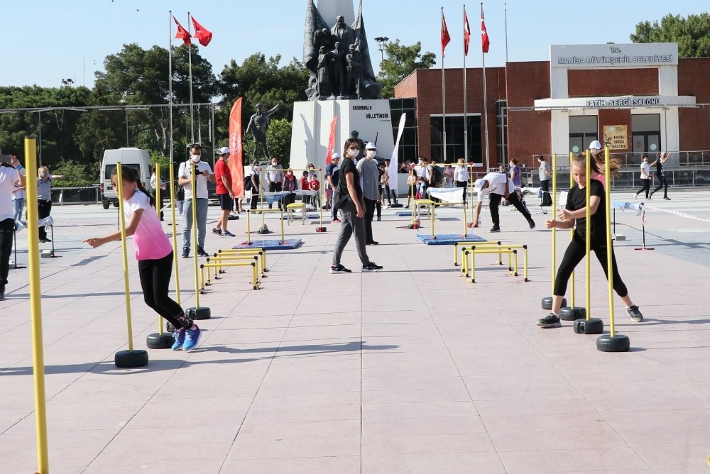 Çocuk ve gençler için spor parkuru düzenlendi 