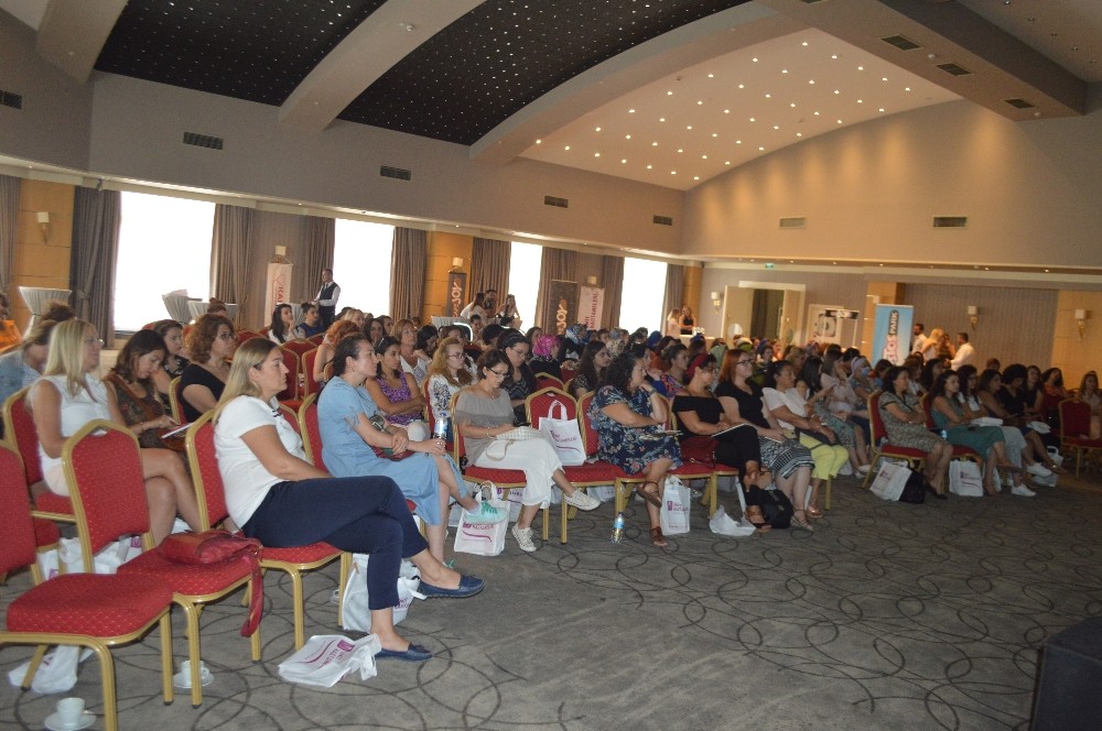 Çocuk yetiştirmede doğru yöntemler konuşuldu 