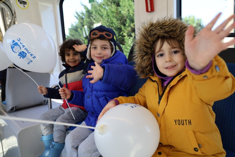 Çocuklar Akçaray ile şehir tutu attı 