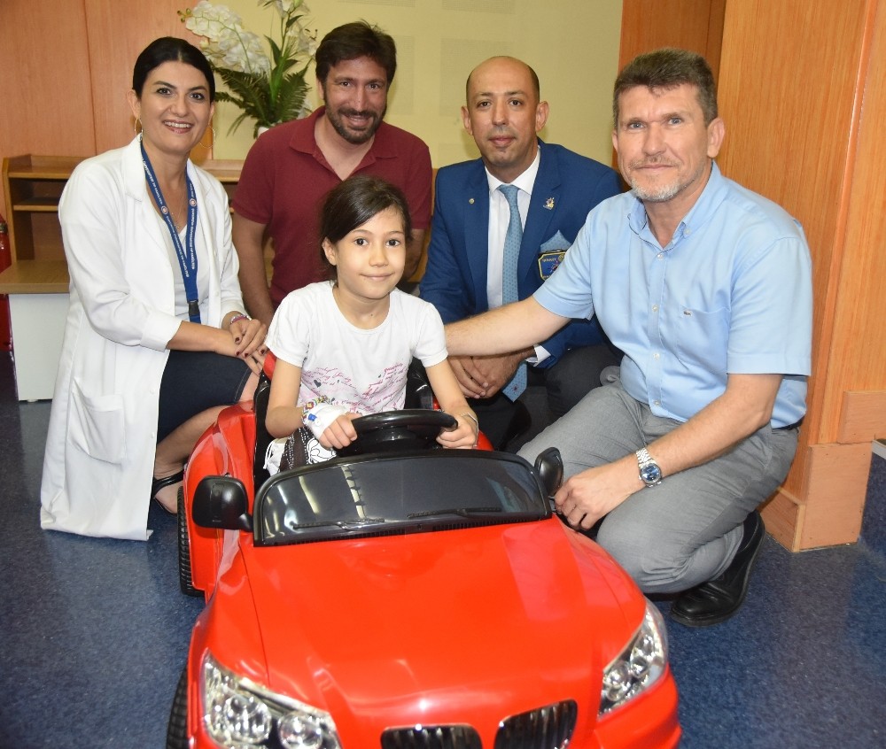 Çocuklar ameliyata akülü arabayla gidiyor 