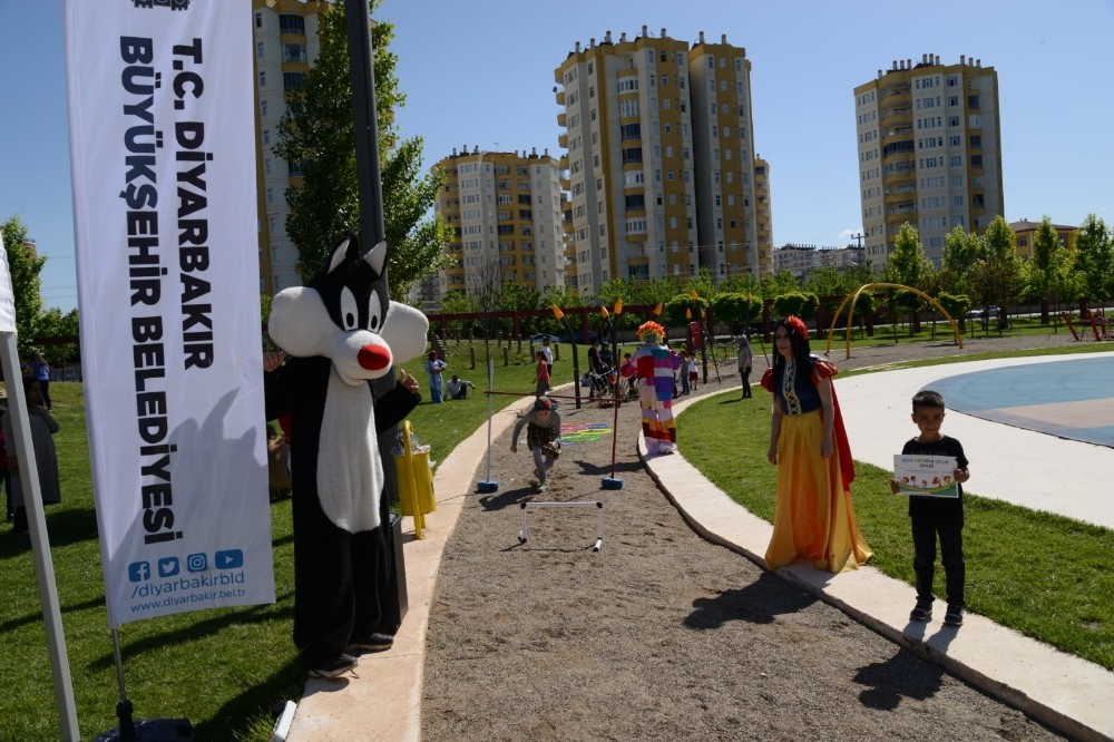 Çocuklar Büyükşehir Belediyesinin spor etkinliğiyle eğlendi 