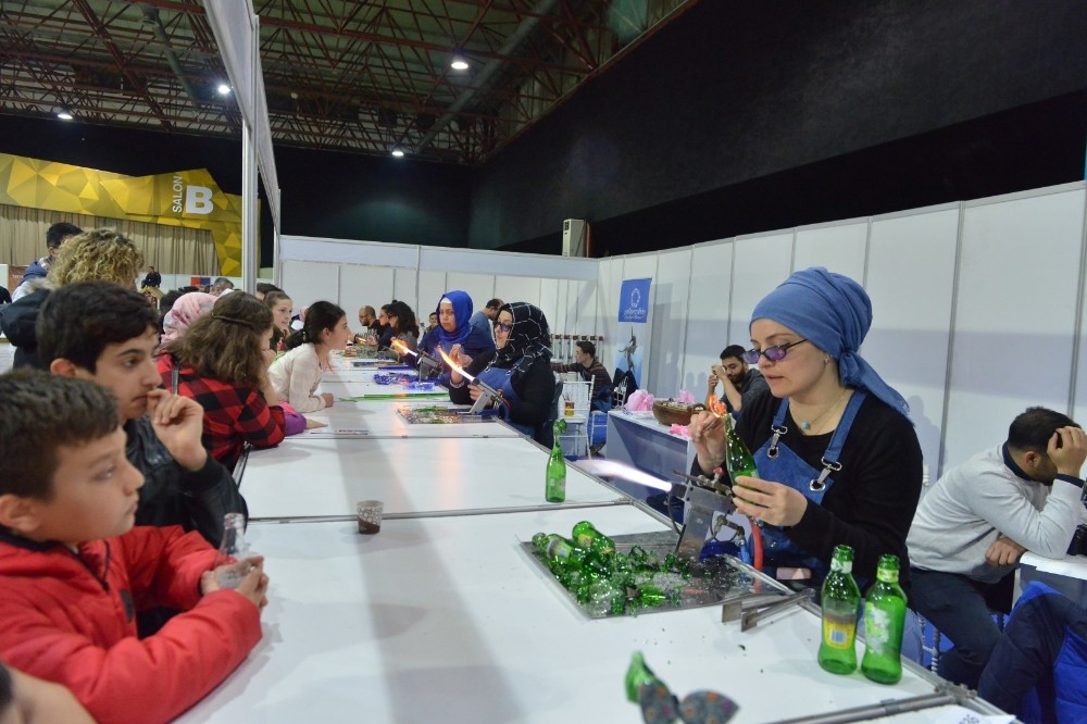 Çocuklar cam boncuk sanatını öğrendi 