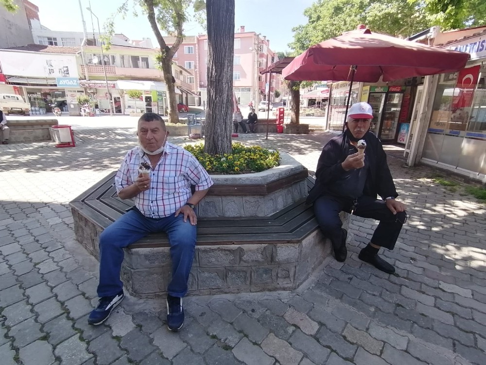 Çocuklar gibi eğlendiler 