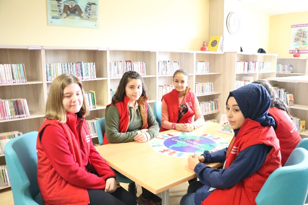 Çocuklar haklarını oynayarak öğrenecek 