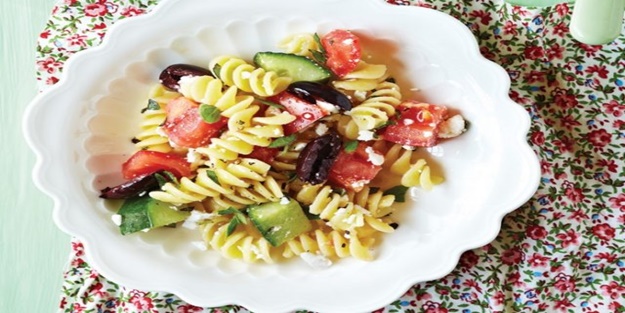 Çocuklar için makarna salatası tarifi