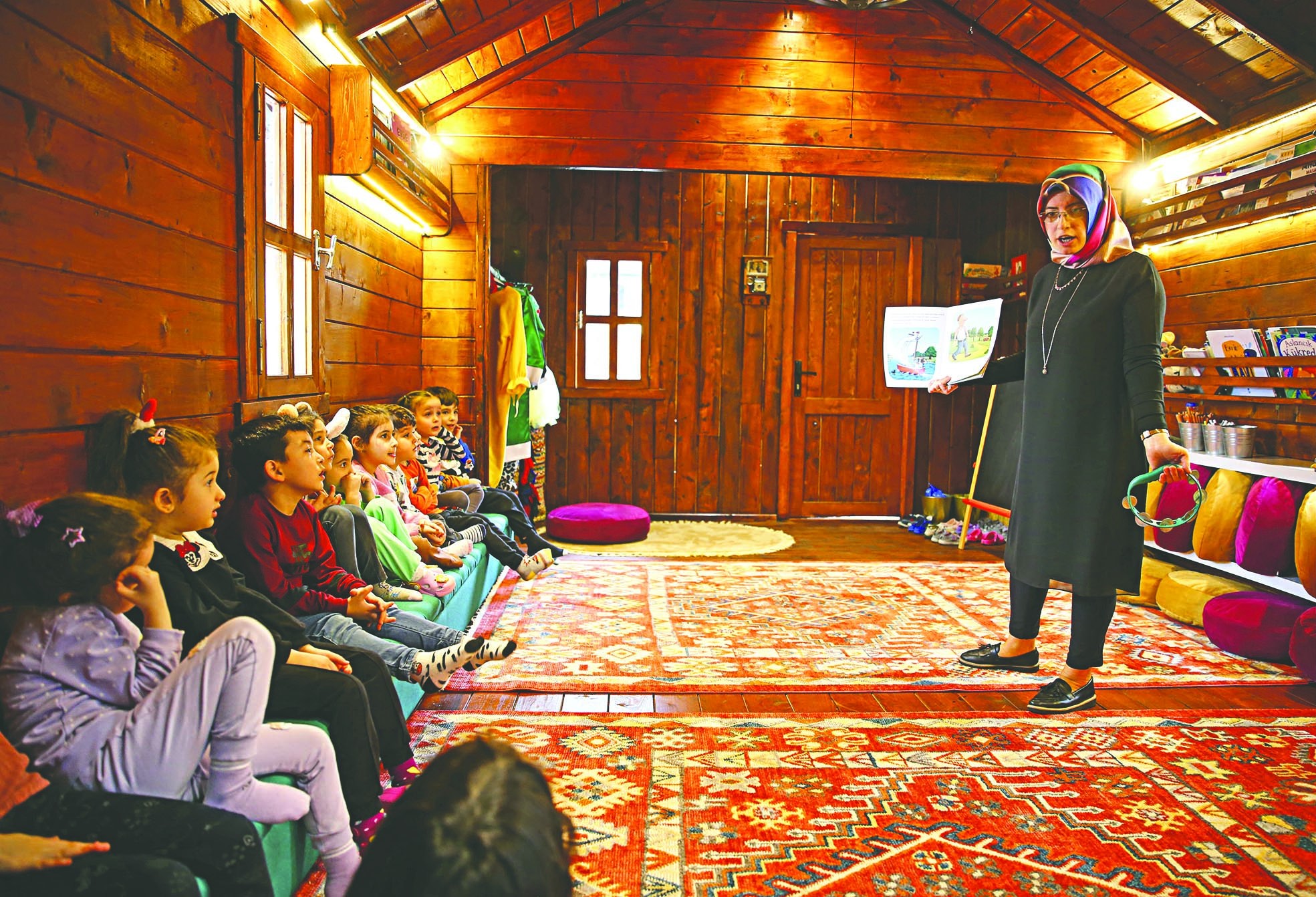Çocuklar kültür dostu okulda geleneksel oyunları öğreniyor
