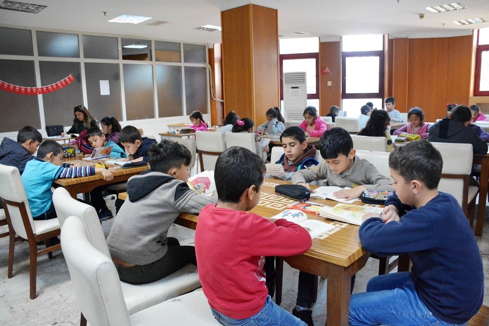 Çocuklar kütüphaneyle buluşturuluyor 