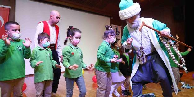 Çocuklar masal kahramanlarıyla buluştu