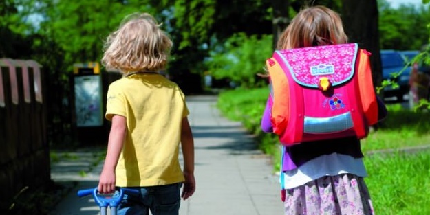 Çocuklar okula tek başına gitmeli mi?