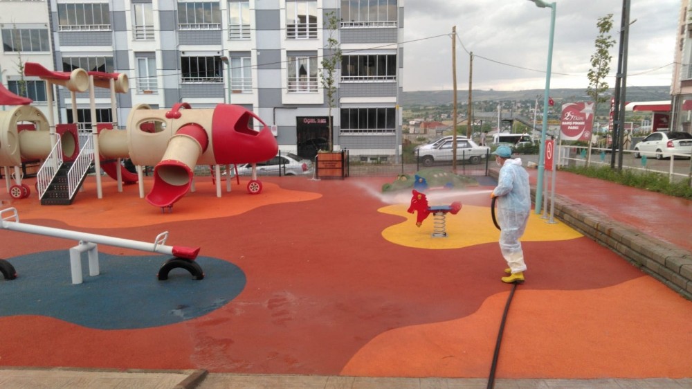 Çocuklar parklarda güvenle oynayacak 