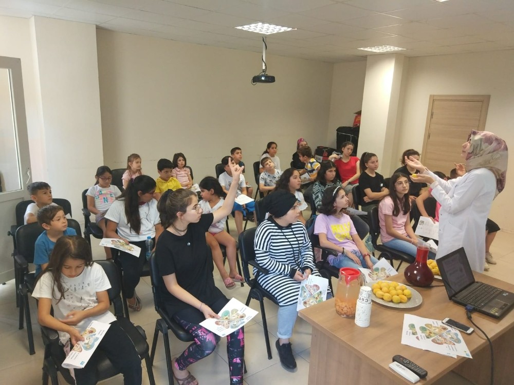 Çocuklar sağlıklı beslenmenin püf noktalarını öğrendi 