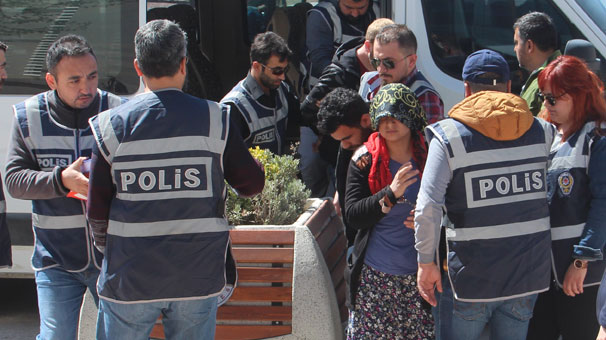Çocuklara 36 evi soyduran çete enselendi