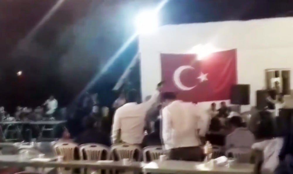 Çocuklara aldırış etmediler, magandalığa devam ettiler 