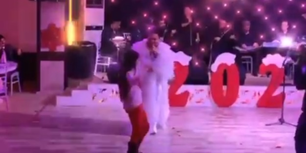 Çocuklara ‘eşcinsel’ tehdit! Noel kutlamasında rezalet görüntüler
