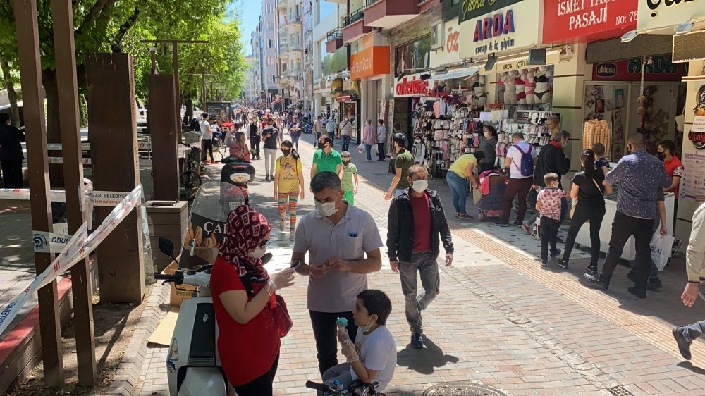 Çocuklara sokağa çıkma izni 