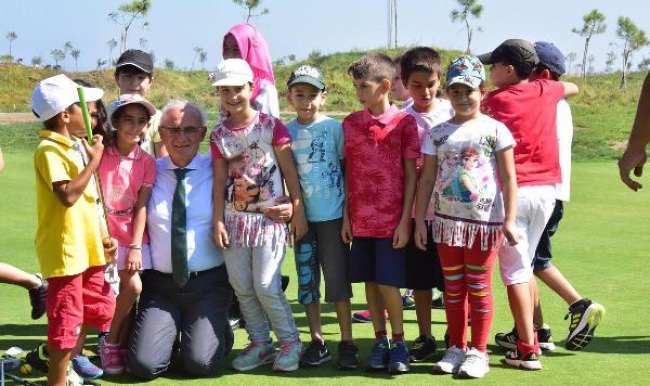 Çocuklara ücretsiz golf eğitimi