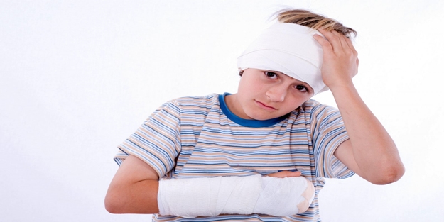 Çocuklarda kafa travmalarına neden olan faktörler nelerdir?