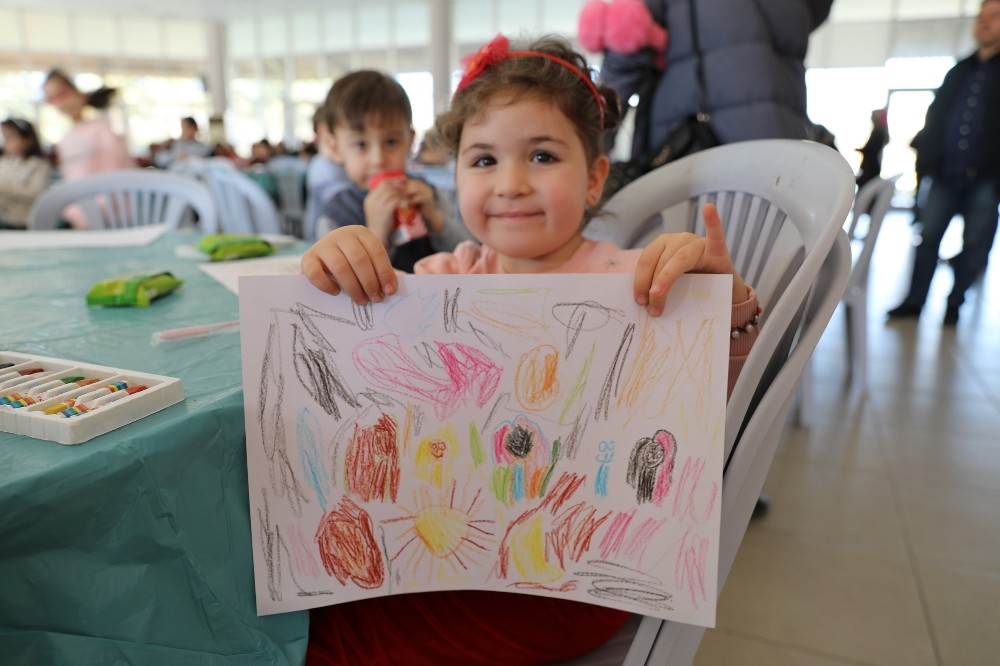 Çocuklardaki depremin izleri masalla siliniyor 