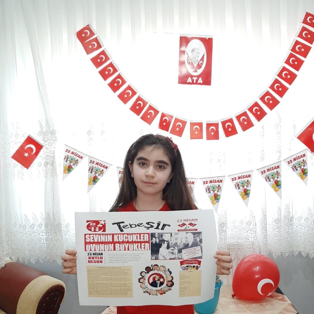Çocuklardan 100. yıl özel gazetesi 