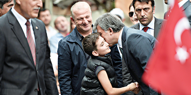 Çocuklardan Gül’e yoğun ilgi