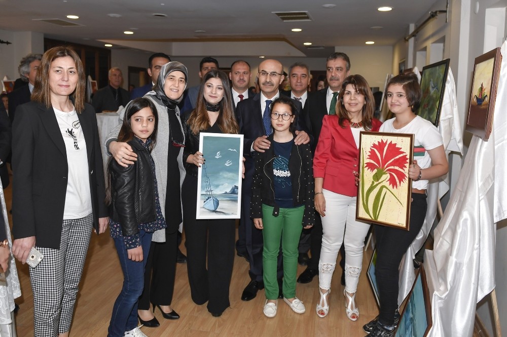 Çocuklardan resim ve rölyef sergisi 