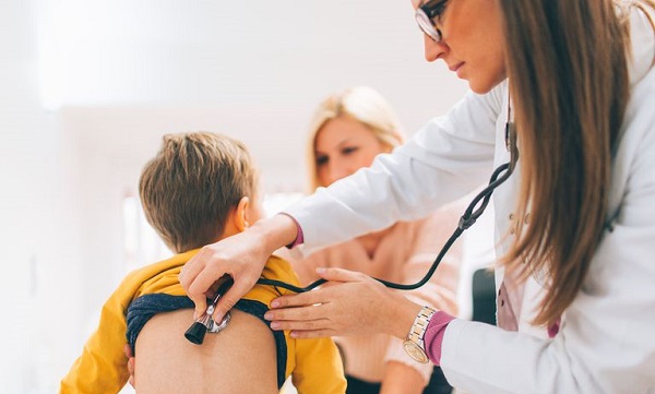 Çocukları doktor muayenesinde sakinleştirmek mümkün mü?